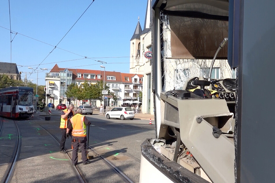 Die beiden Straßenbahnen sind am Dienstag zusammengestoßen.