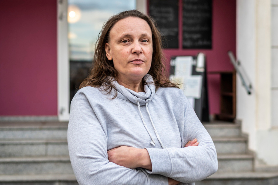 Ines Möbius (45), Inhaberin des Cafe Zoom in Chemnitz, erhält kaum noch Bestellungen.