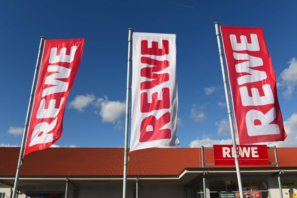 Ab Donnerstag bleiben in Berlin und Brandenburg sämtliche REWE-Märkte geschlossen.