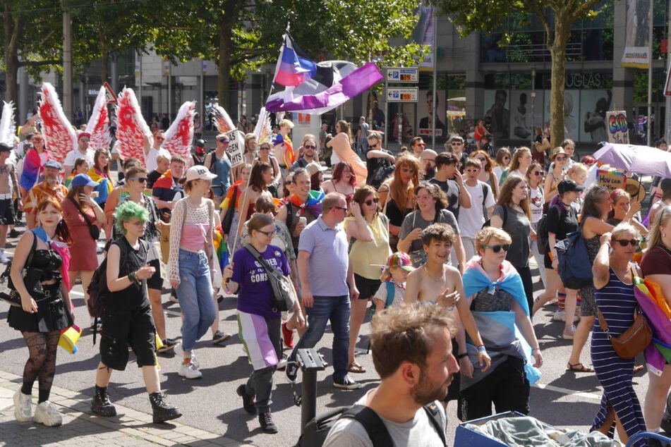 Zwischen Gewalt und bunter Vielfalt: Das ist alles auf dem CSD in Magdeburg passiert