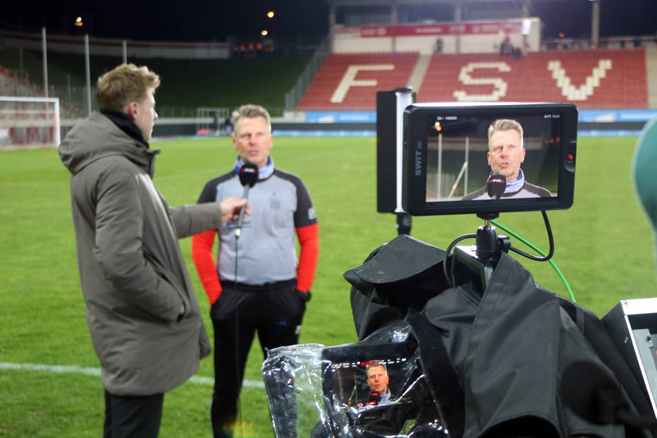 Aktueller Rechteinhaber ist Ostsport.TV. Der Streamingsender zeigt allerdings überwiegend Zusammenfassungen, die kostenlos sind.