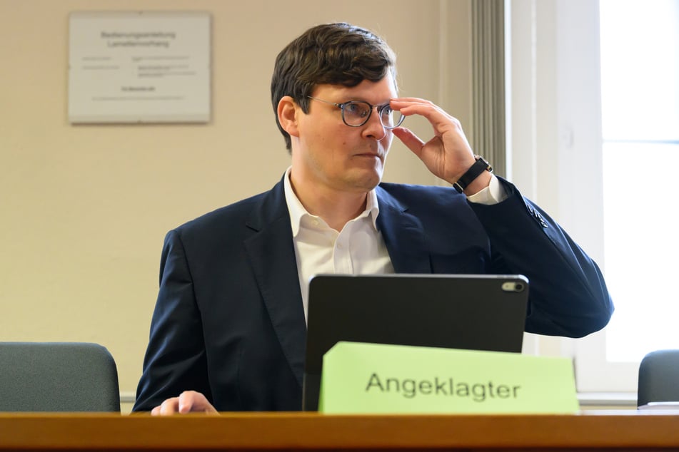Wie der Verteidiger des Politikers betonte, sei das Verfahren gegen den 43-Jährigen längst rechtskräftig.
