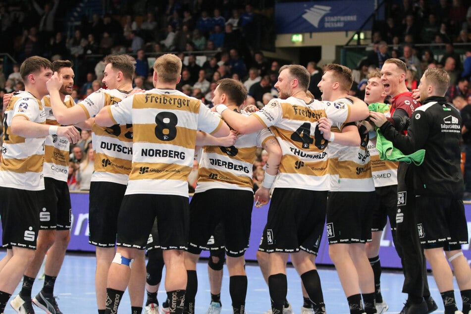 Großer Jubel nach dem Derbysieg in Dessau: Der HC Elbflorenz überwintert als Tabellenführer.