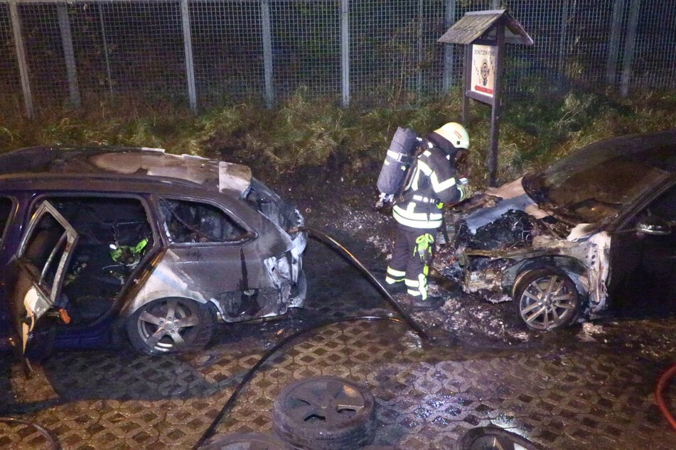 Leipzig: Wieder Autobrand in Leipzig! Audi und Skoda fallen Flammen zum Opfer