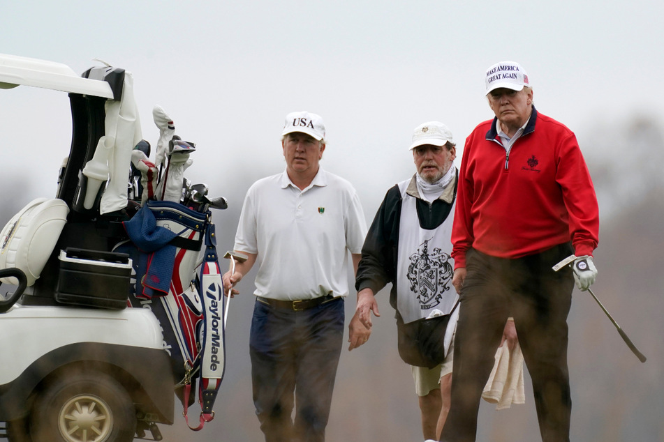 G20-Gipfel kämpft gegen Corona, Donald Trump spielt lieber Golf