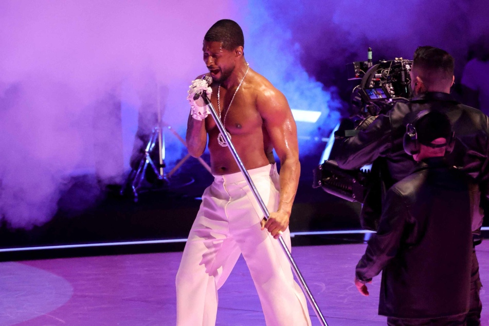 Usher fired up the crowd at the 2024 Super Bowl haltime show.