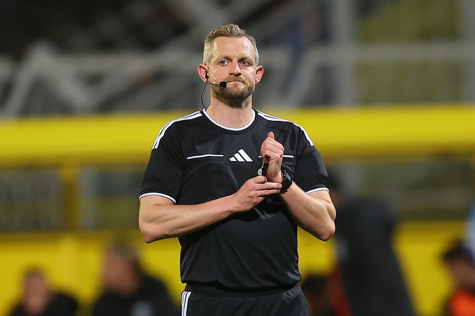 Schiedsrichter Florian Markhoff war gütig zu Lok Leipzig.