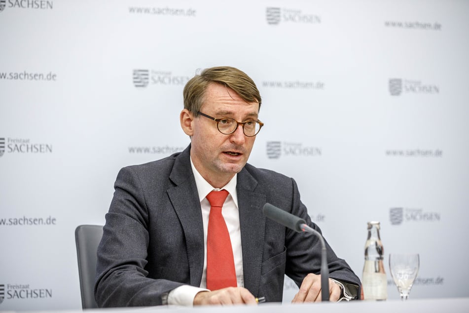 Innenminister Roland Wöller (50, CDU) erklärte am Montag, dass Sachsen bereits einen inzidenzbasierten Lockerungskatalog vorbereitet.