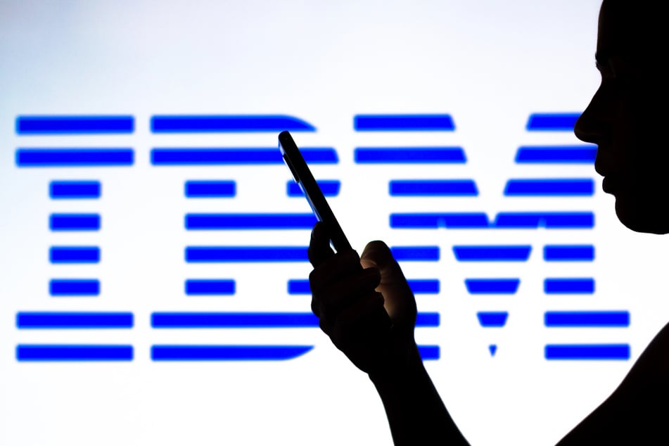 IBM unveiled new semiconductor technology that the company says could deliver computer chips with 50% better performance.