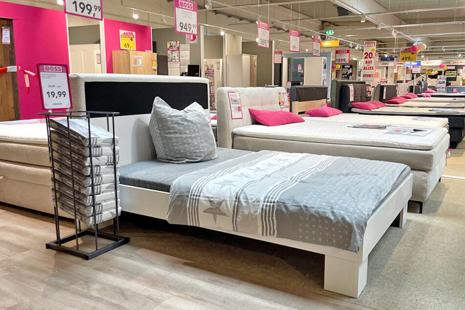 Großer Möbel-Dicounter gibt am Samstag (22.11.) Black Boss-Rabatte