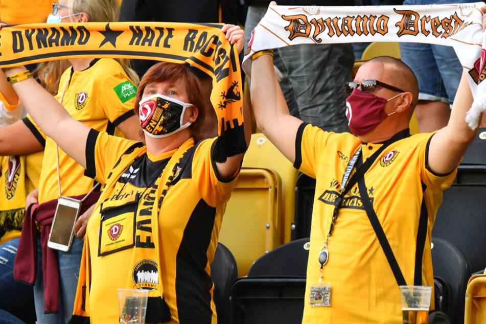 Mit Maske und Abstand! Anders dürfen die Fans auch am Sonntag gegen Waldhof Mannheim nicht ins Stadion.