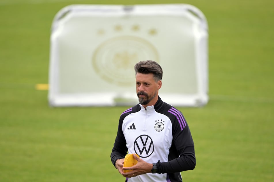 Aktuell schient Sandro Wagner mit seiner Rolle als Nagelsmann-Assistent bei der Nationalelf zufrieden, nur wie lange noch?