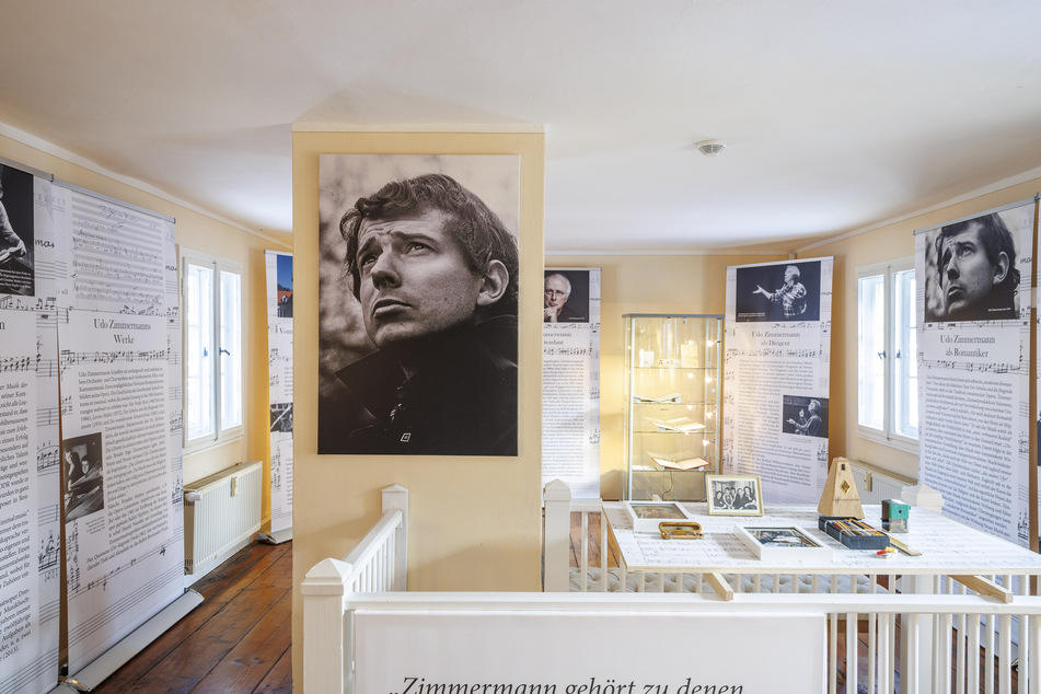 Blick in die Udo-Zimmermann-Ausstellung im Carl-Maria-von-Weber-Museum.