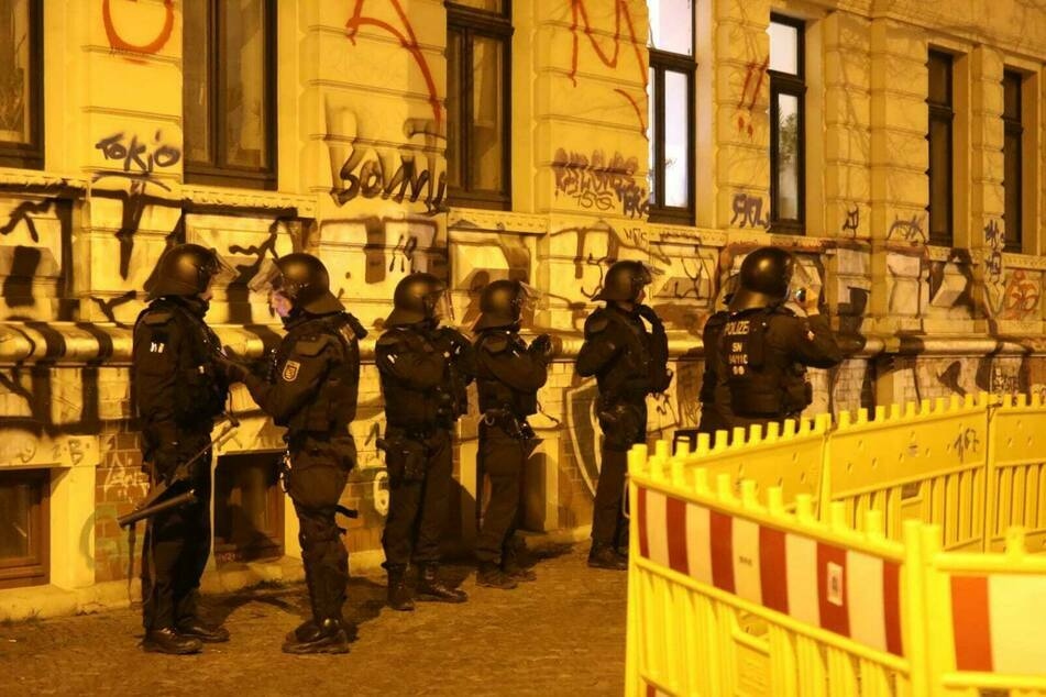 Erneut löste die Polizei eine Menschenansammlung in Connewitz auf. (Archivbild)