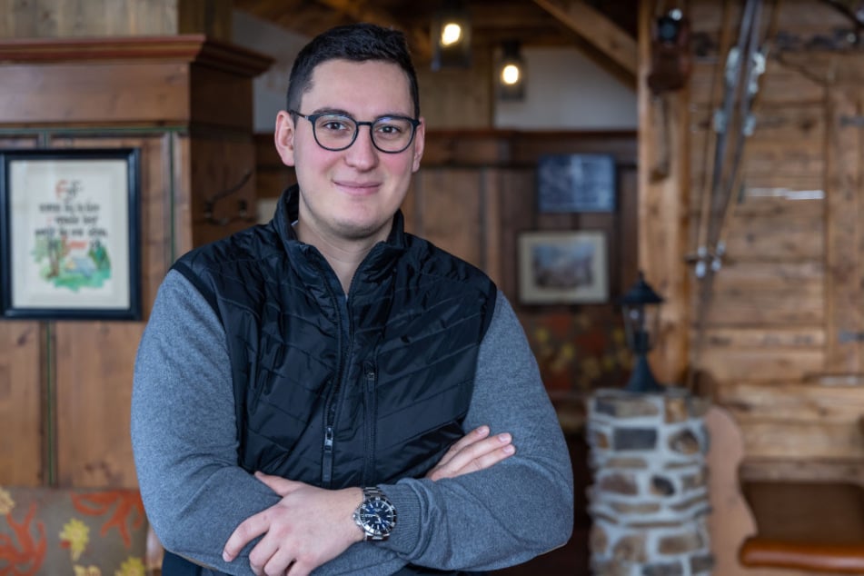 Constantin Gläß (30) ist Geschäftsführer der Liftgesellschaft Oberwiesenthal, die auch das Fichtelberghaus betreibt.