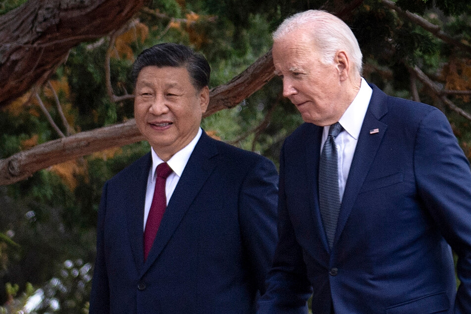 President Joe Biden (r) met with his Chinese counterpart Xi Jinping in November.