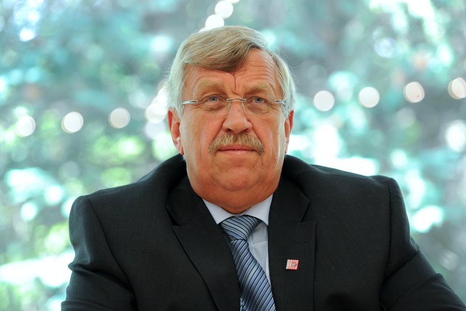 Wegen Hasskommentaren gegen den ermordeten Kasseler Regierungspräsidenten Walter Lübcke gehen Ermittler bundesweit gegen 40 Beschuldigte vor.