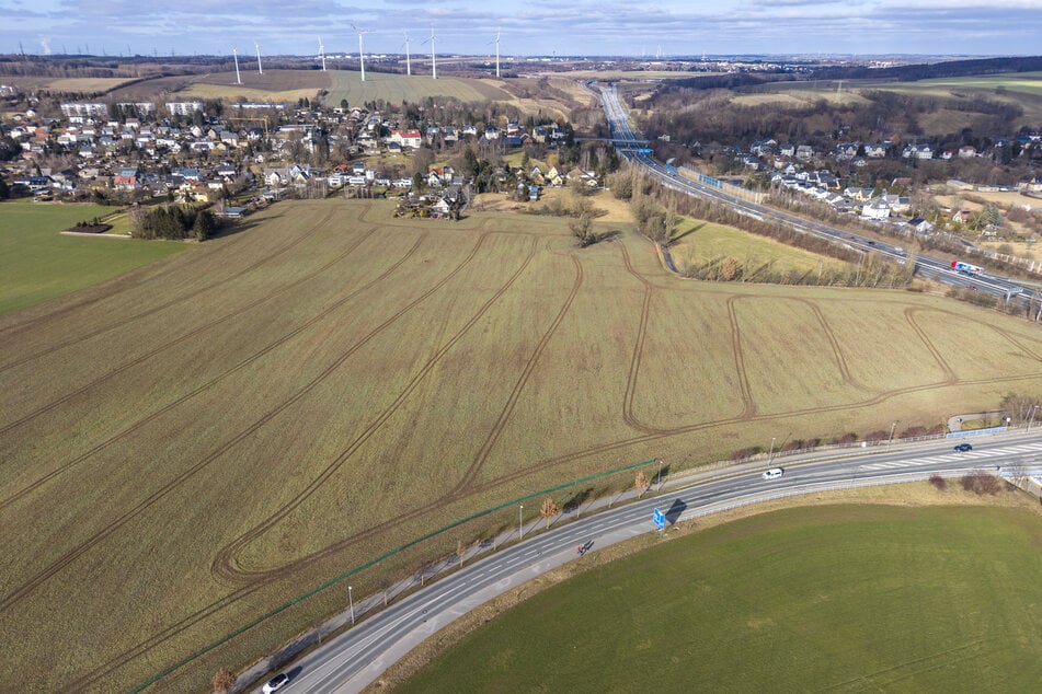 Auf dem Acker zwischen der A72 und der Kalkstraße soll das Gewerbegebiet entstehen.