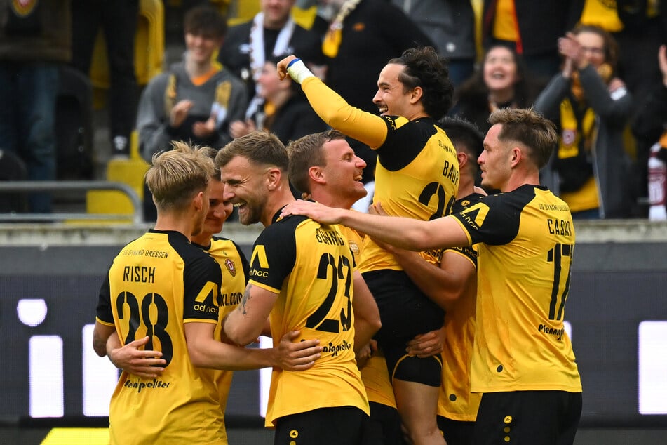 Mika Baur (22) hat allen Grund zum Jubeln. Der ehemalige Dresdner ist jetzt auch Nationalspieler.