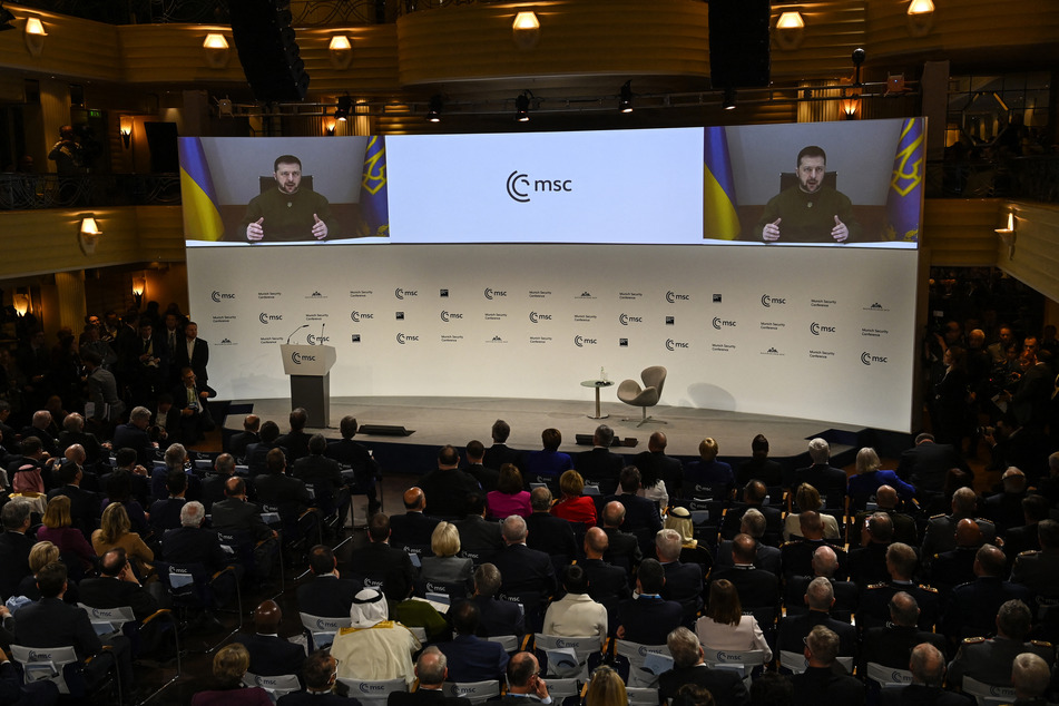 Wolodymyr Selenskyj (45) spricht per Video zu Teilnehmern der Münchner Sicherheitskonferenz.