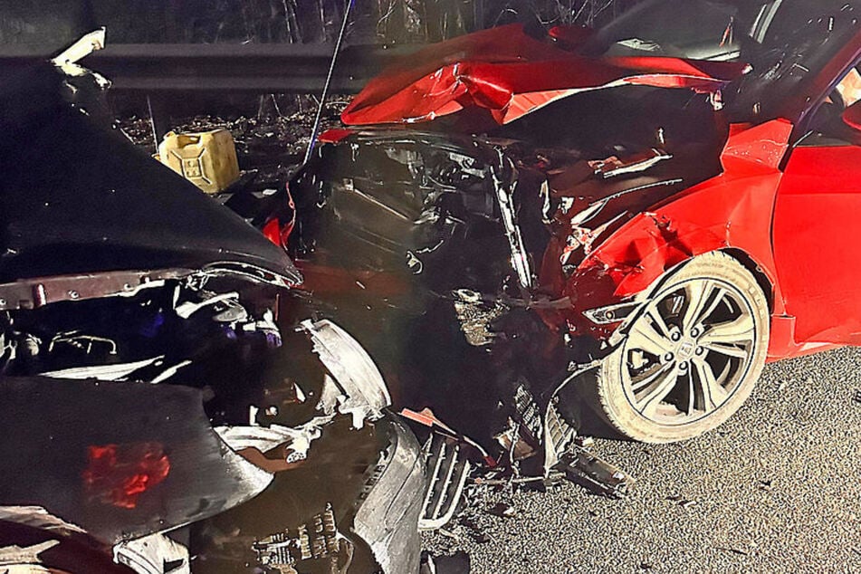 Sekundenschlaf? Crash auf der B20 bei Freilassing – drei Autos zerstört