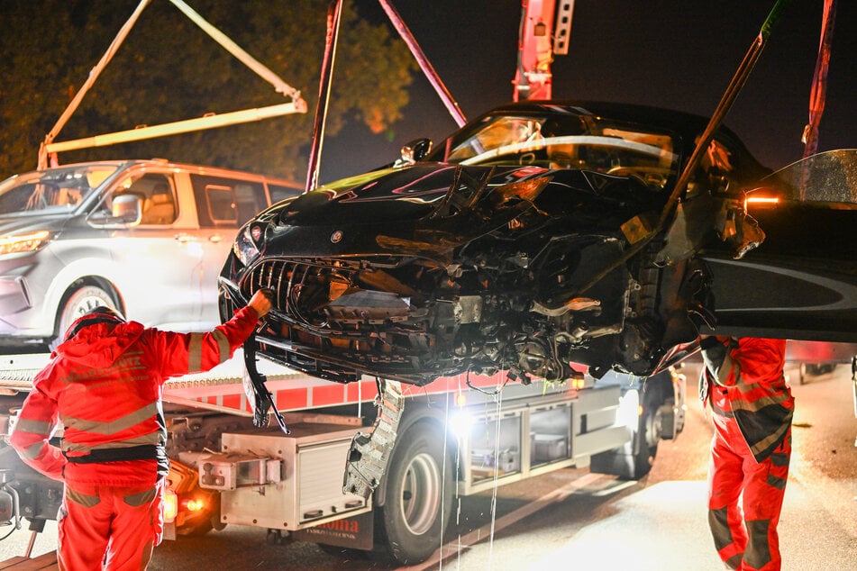 Der neue Mercedes wurde durch den Unfall völlig zerstört.
