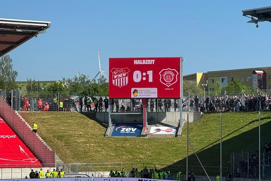 Beim Sachsenpokal-Finale steht es zur Halbzeit 0:1 für Erzgebirge Aue.