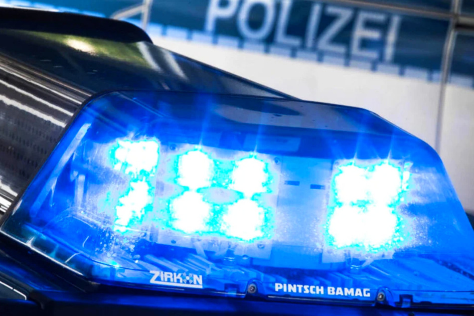 Die Polizei ermittelt nach dem Vorfall im Freibad in Lauter-Bernsbach wegen gefährlicher Körperverletzung.(Symbolbild)