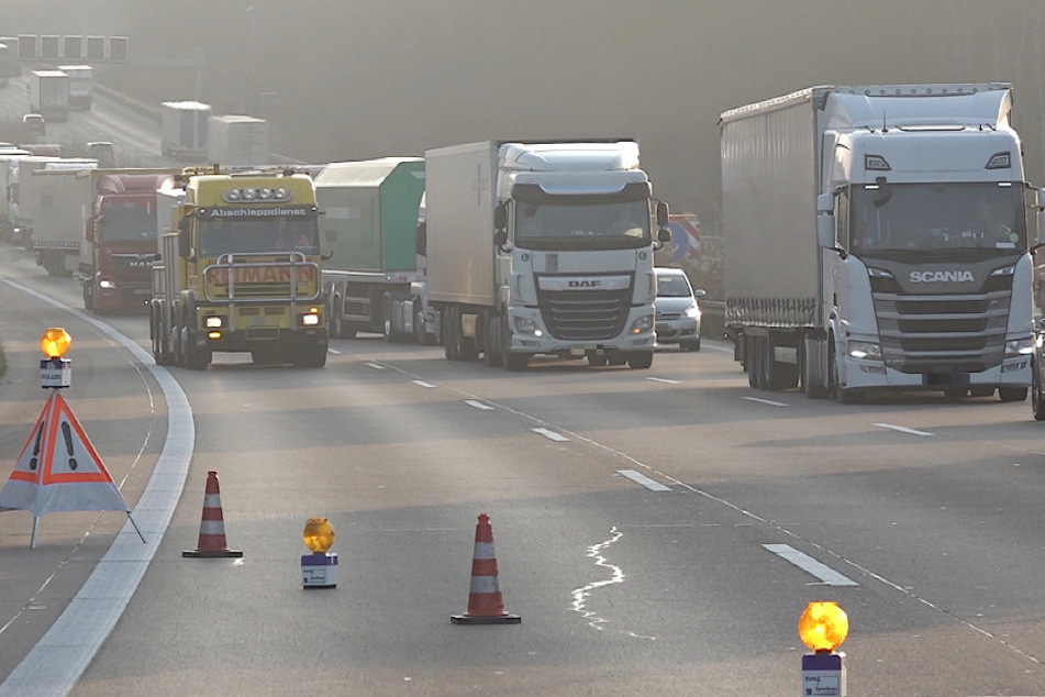 Durch den Unfall kam es zu langen Staus auf der Autobahn.
