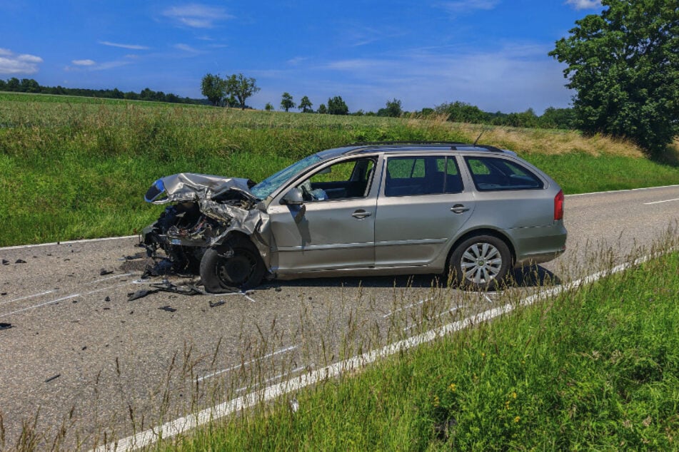Der BMW wurde stark beschädigt.