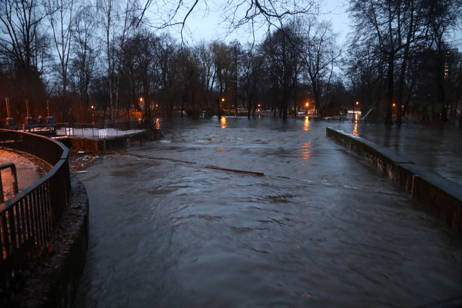 Überflutung am Chemnitzer Schloßteich.