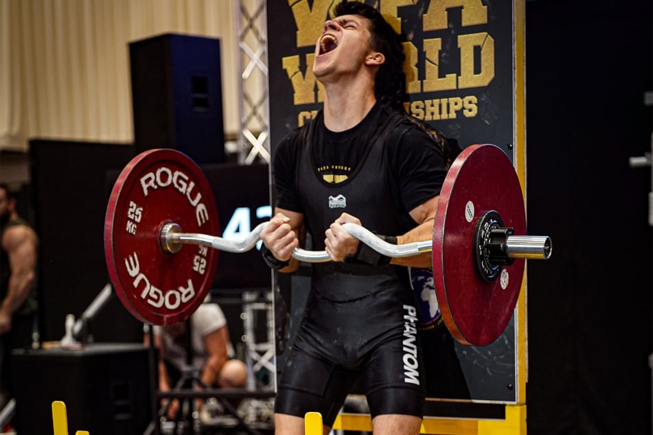 Den Weltmeistertitel sicherte er sich mit einer Leistung von 60 Kilogramm im Strict Curl.
