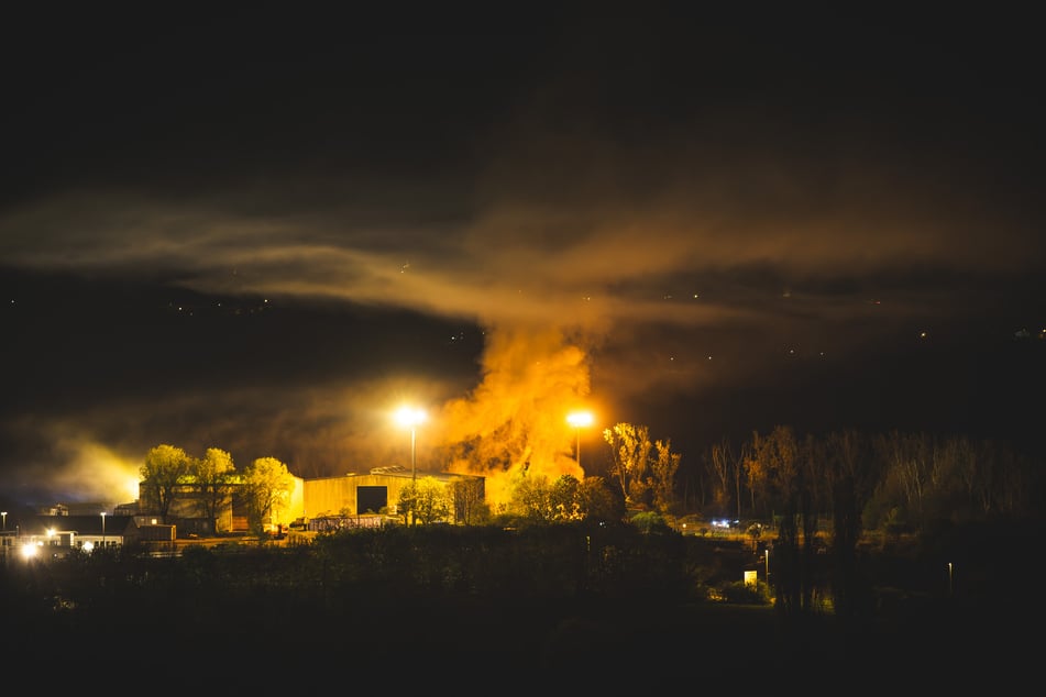 Das Feuer war auf dem Gelände einer Mülldeponie ausgebrochen.