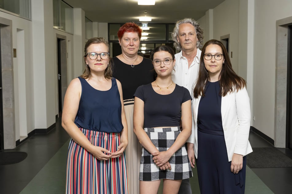 Fünf Fraktionsvorsitzende (v.l.) sind sich einig geworden: Agnes Scharnetzky (38, Grüne), Dana Frohwieser (49, SPD), Anne Herpertz (28, PVP-Fraktion), Patrick Probst (55, FDP/FB-Fraktion), Heike Ahnert (45, CDU).