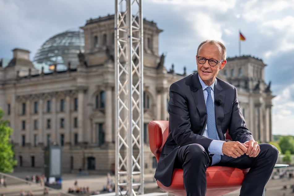 Trotz Sommerpause werde die Regierung "mehr oder weniger durcharbeiten", kündigte Merz an.
