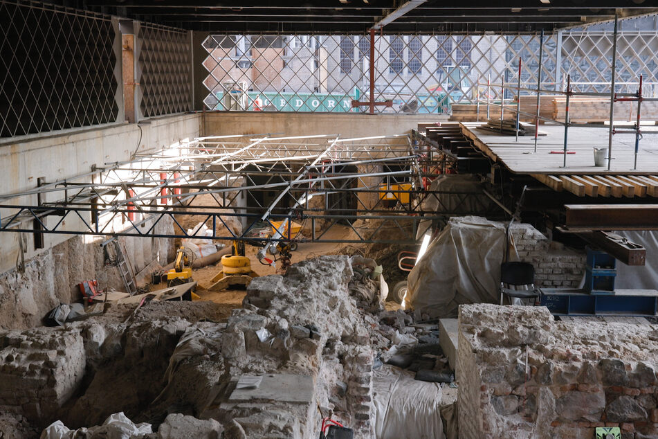 Das jüdische Museum MiQua in Köln ist seit 2021 im Bau. Statt 48 kostet das Projekt inzwischen mindestens 190 Millionen Euro.