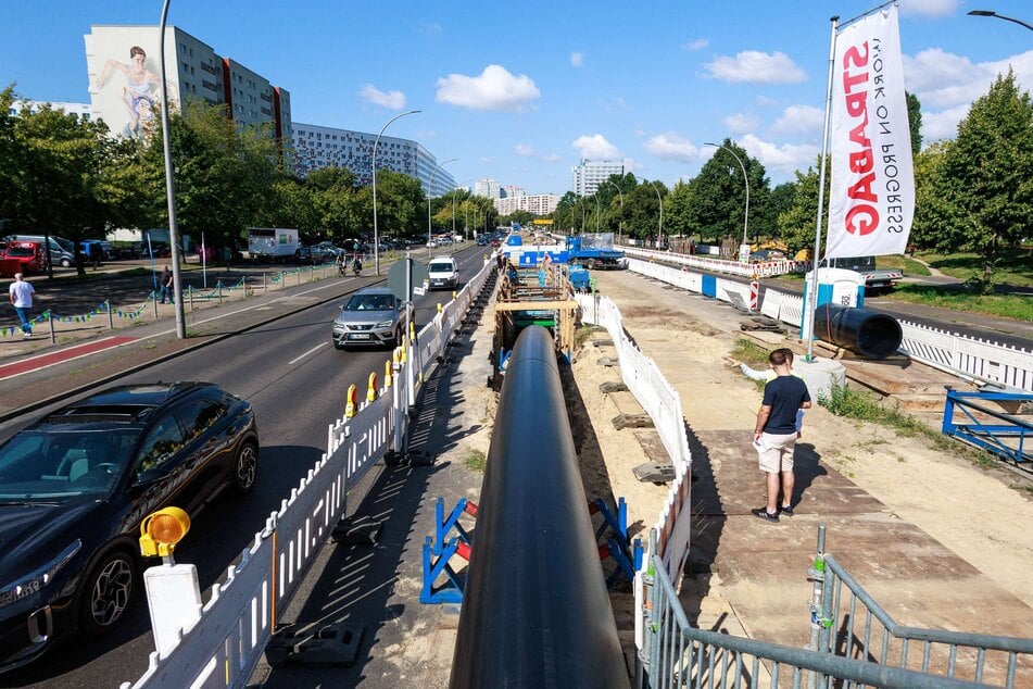 Berlin: Bauarbeiten auf der Landsberger Allee in Marzahn: Hier gibt es für Autofahrer kein Durchkommen