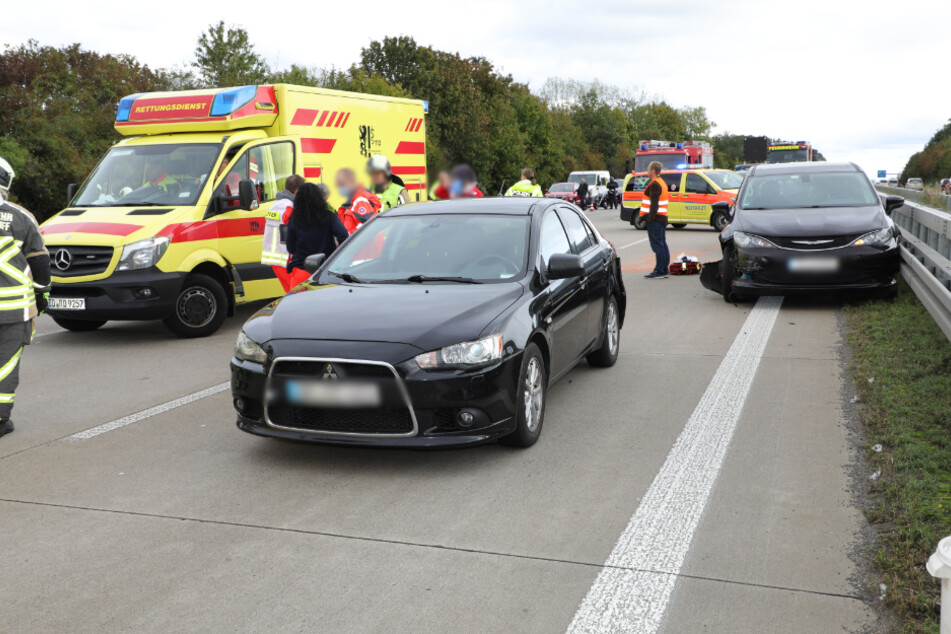 Unfall A4: Unfall mit vier Autos auf A4 Richtung Chemnitz: Kind schwer verletzt in Klinik geflogen