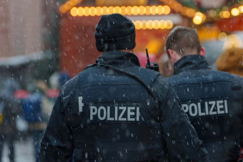 Nach dem gemeinsamen Weihnachtsmarktbesuch in Kassel eskalierte eine Auseinandersetzung zwischen einem 17-Jährigen und seinem 20-jährigen Bekannten. (Symbolfoto)