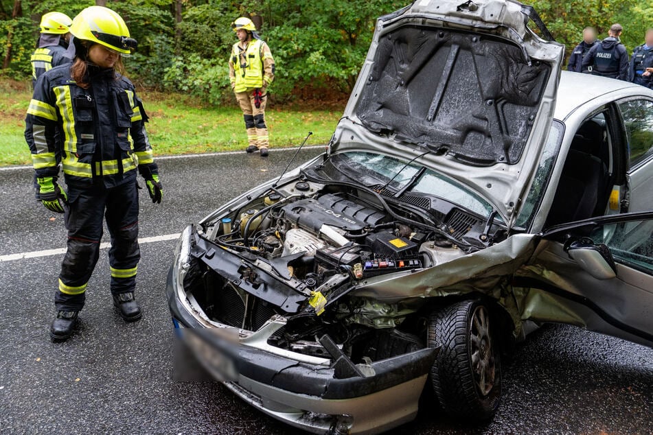 Der Toyota-Fahrer wollte auf der B26 wenden, dann fuhr der Kleintransporter in den Wagen hinein.