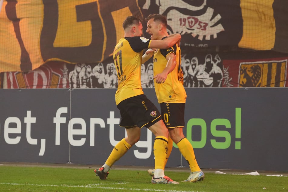 Jakob Lemmer (r.) rettet Dynamo mit zwei Treffern in die Verlängerung im DFB-Pokal.