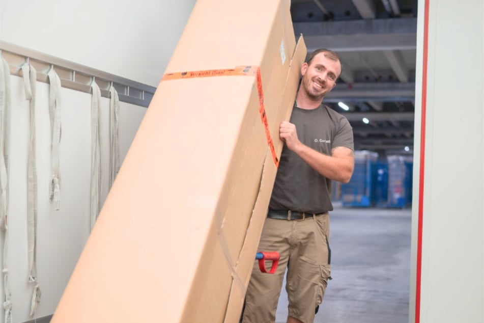 Verpacken, beladen und aufbauen – das ist der Job eines Möbelmonteurs (m/w/d).