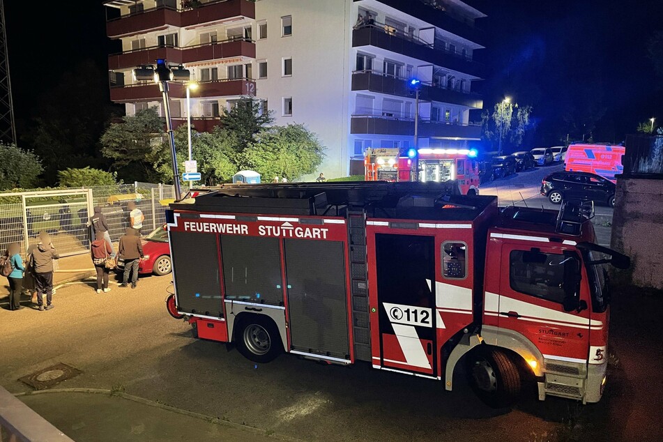 Stuttgart: Feuer in Stuttgarter Mehrfamilienhaus: Mehrere Verletzte, Stromkasten Schuld?