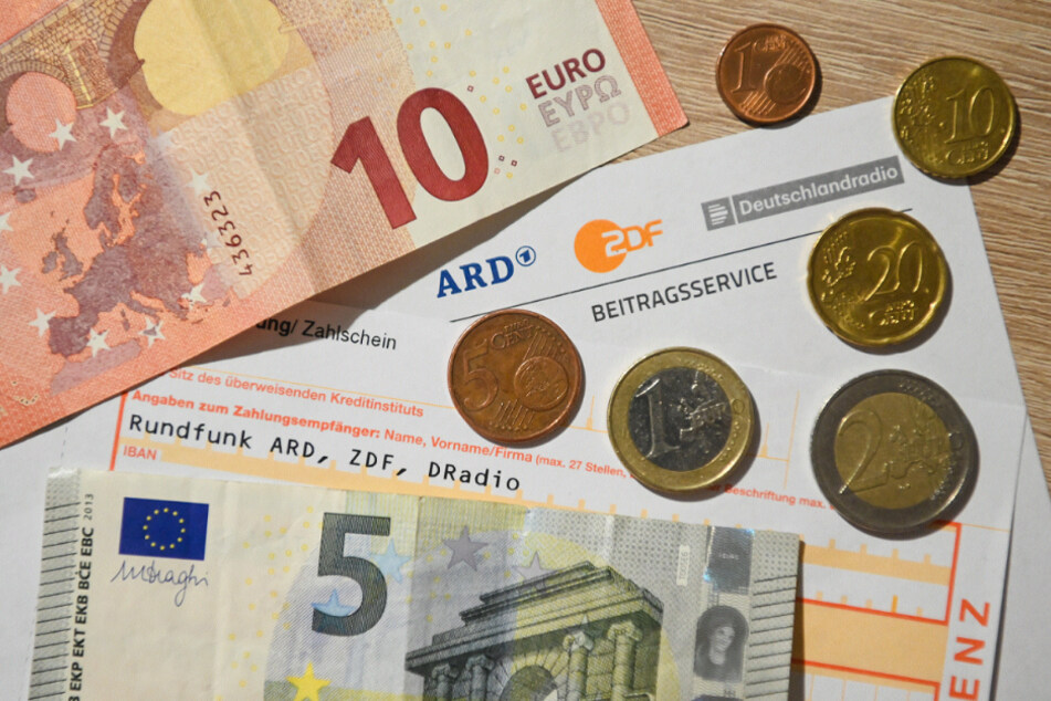 Die Öffentlich-Rechtlichen wollen mehr Geld, die Politik hat Bedenken.