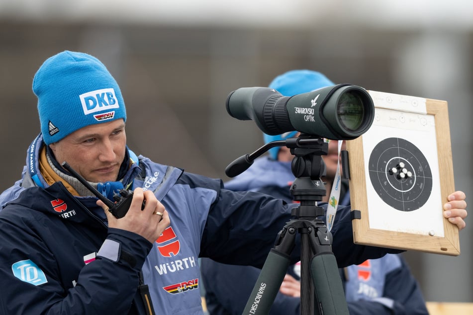 Der werdende Vater trainiert seit einem Jahr die deutschen Biathletinnen.