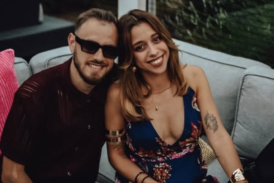 Mit einem Pärchenbild auf Instagram feiern die BTN-Darsteller Sam Bartz (28) und Nicole Alaña (29) ihre Liebe.