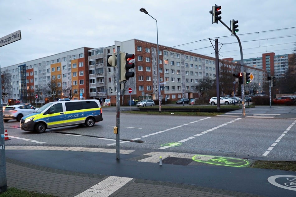 Die Kreuzung blieb nach dem Unfall vorübergehend gesperrt.