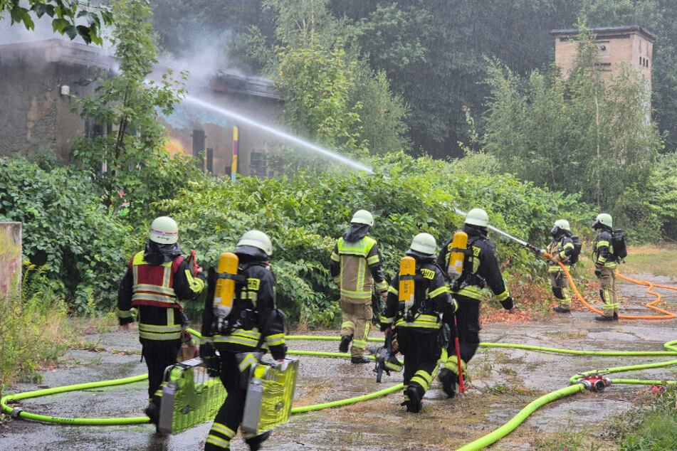 Feuerwehreinsatz in Freiberg: Brand auf altem Industriegelände ausgebrochen