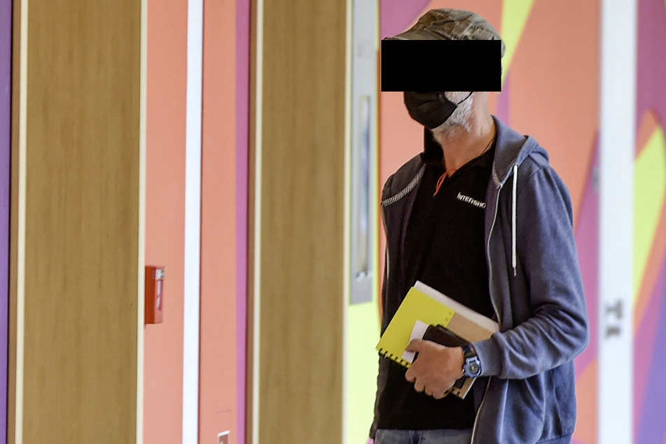 Kai-Uwe D. (54) will die Zigaretten legal gekauft haben.
