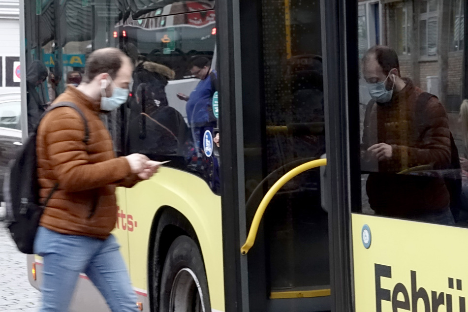 Der Streit der beiden Männer begann in einem Linienbus (Symbolbild).